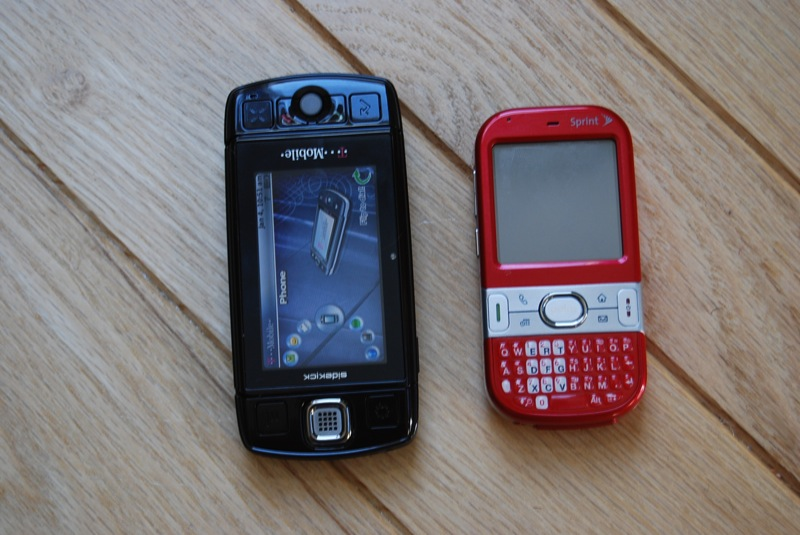 Illustration for article titled Sidekick LX Unboxing Gallery and Sidekick Sizemodo